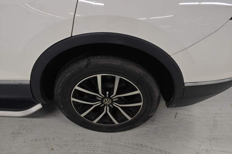 Used Volkswagen Tiguan L 2017 330TSI Automatic Two-Wheel Drive Luxury Edition Exterior 1