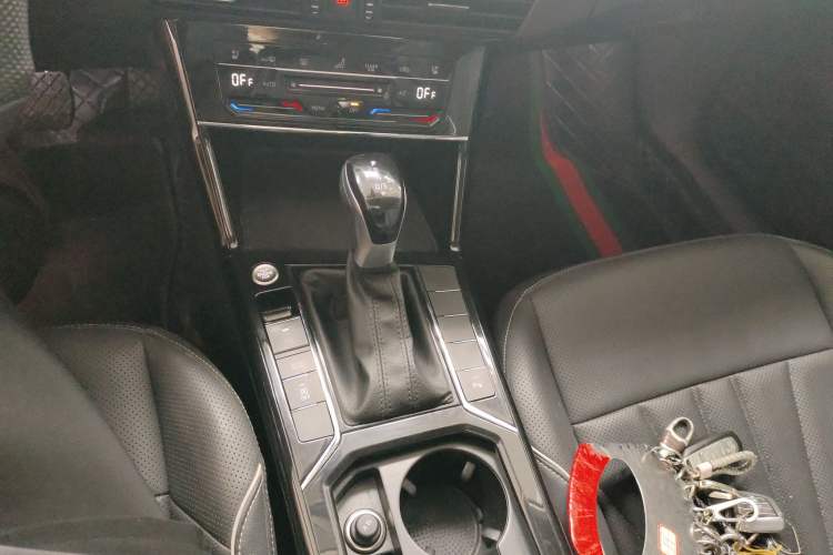 Used Volkswagen Passat 2024 380TSI Dragon Edition Gear Lever