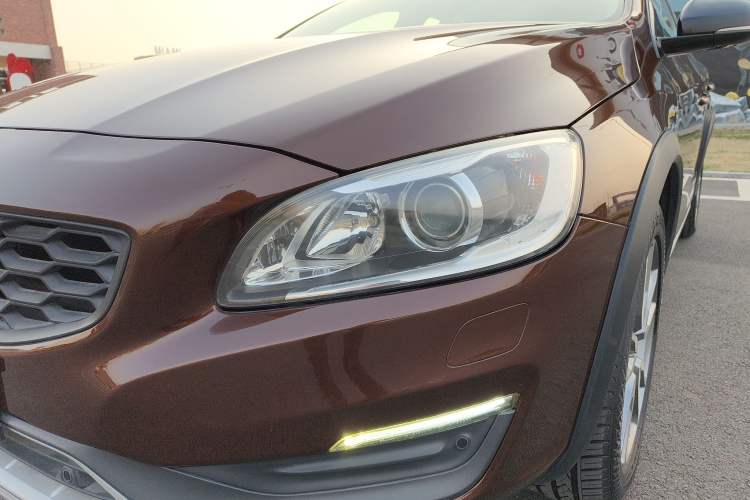 Used Volvo V60 2016 Cross Country T6 AWD
