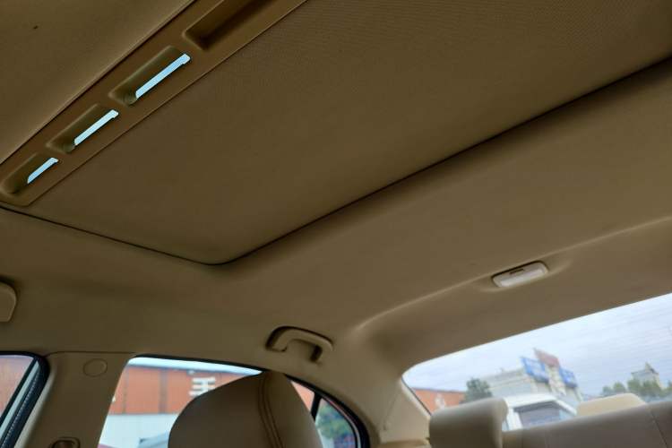 Used Roewe 350 2015 1.5L Manual Luxury Sunroof Edition