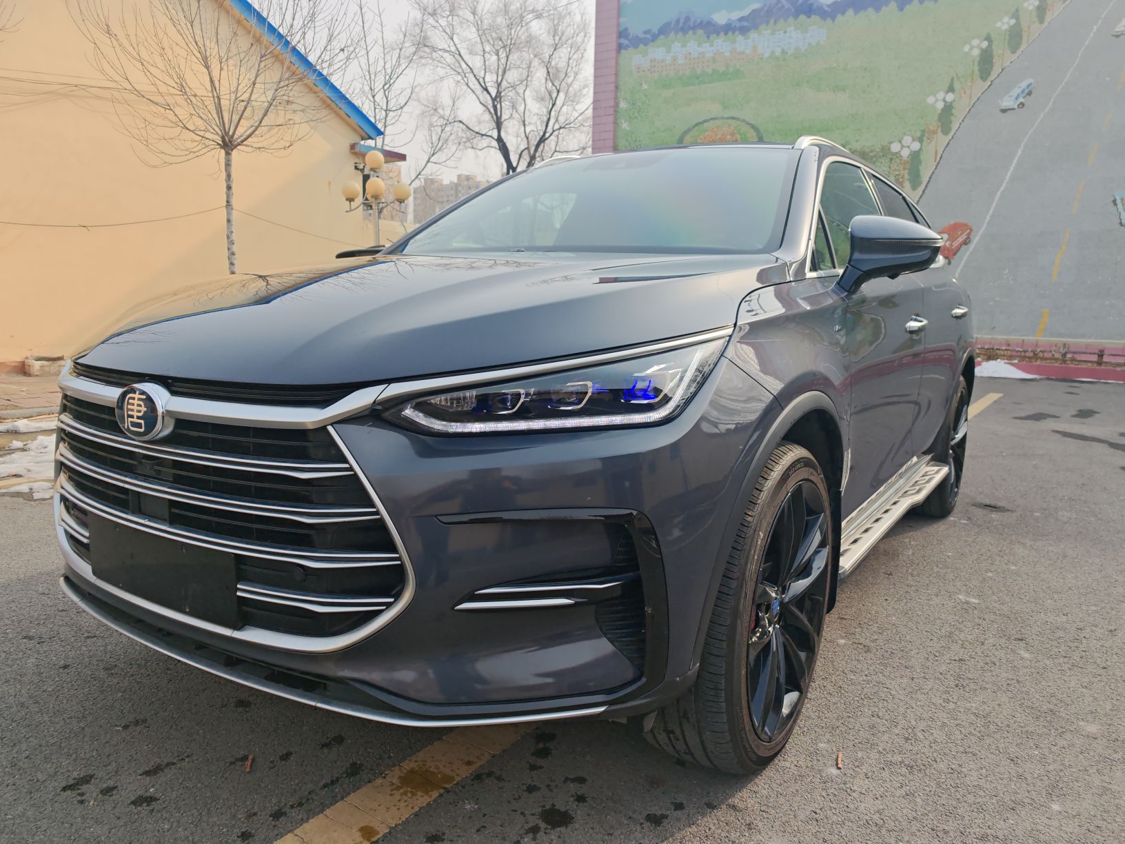 Под передней частью автомобиля