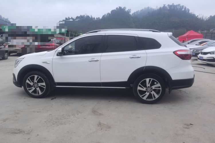 Used Venucia T70X 2015 2.0L CVT SmartFun Sport Edition