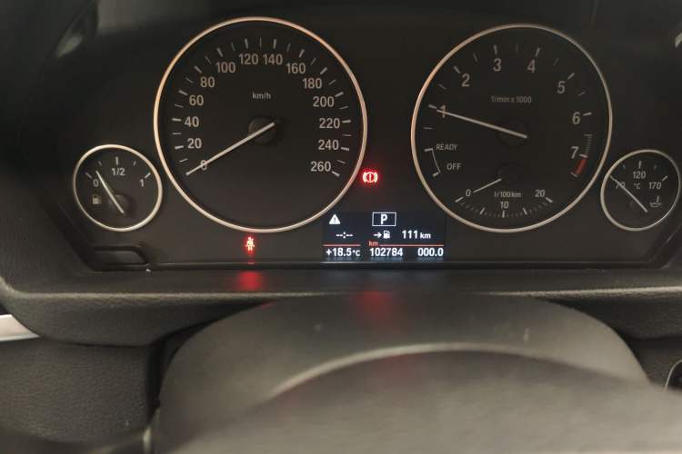 Used BMW 3 Series 2017 320Li Fashion Model Odometer Close Up