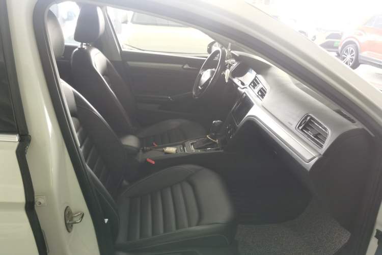 Used Volkswagen Lamando 2019 280TSI DSG Comfort Edition China V Standard Interior 2