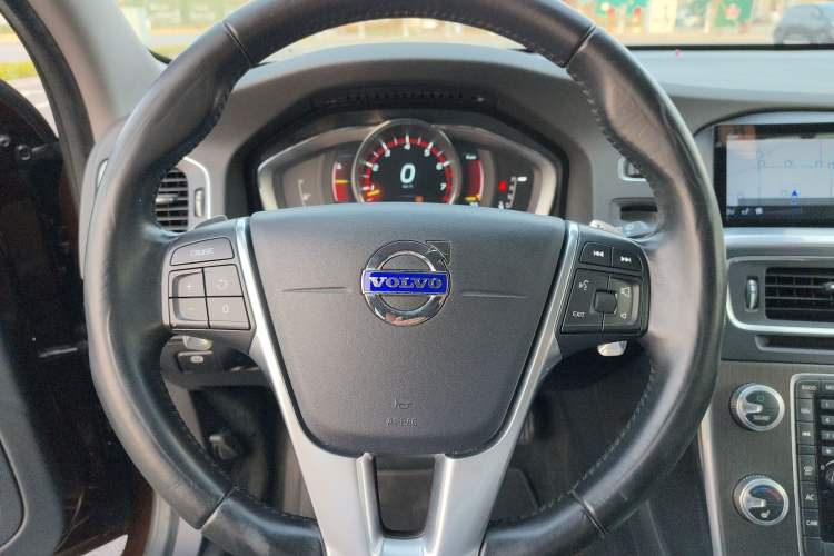 Used Volvo V60 2016 Cross Country T6 AWD
