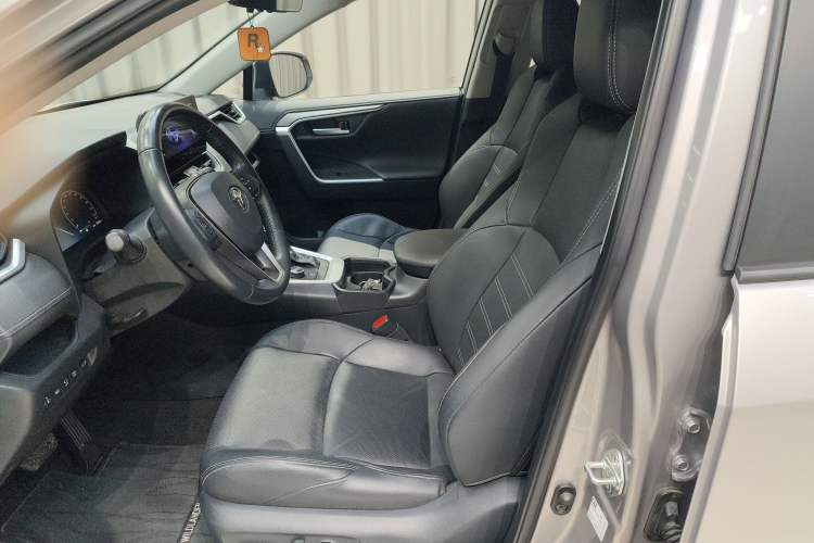 Used Toyota Wildlander 2023 Dual-Motor 2.5L E-CVT Four-Wheel Drive Prestige Edition Driver Seat