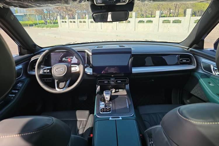 Used GAC Trumpchi GS8 2022 Flagship Series 2.0 TGDI Two-Wheel-Drive Prestige Edition (7 Seats) Center Console