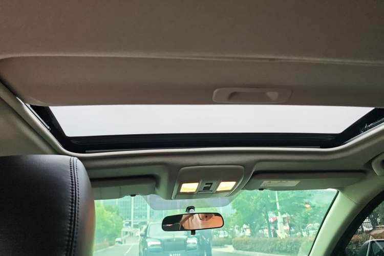 Used Mazda 3 Axela 2017 Sedan 1.5L Automatic Luxury Model Emission Standard China V Headliner