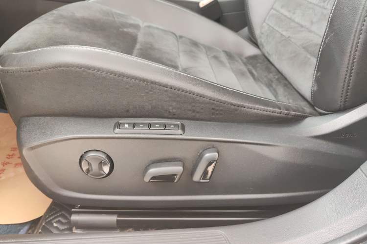 Used Volkswagen Sagitar 2021 280TSI DSG Luxury Smart Connectivity Edition Interior 2