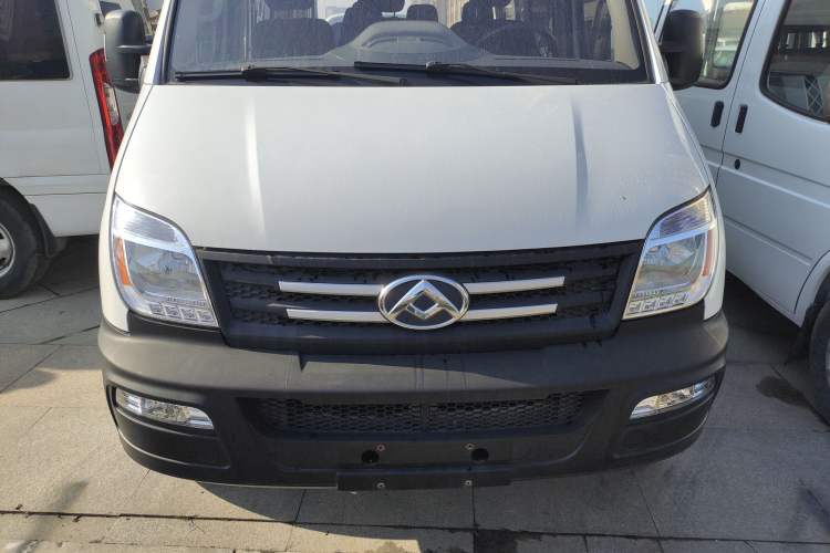 Used SAIC MAXUS Xintu V80 2021 2.0T Manual Classic Aoyuntong Short Wheelbase Mid-Roof 5/6-Seater