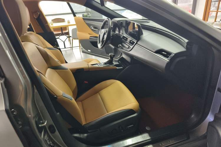 Used Lexus ES 2023 200 Excellence Edition
