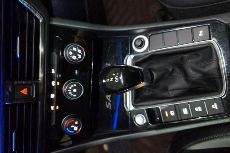 Used Volkswagen Sagitar 2020 200TSI DSG Comfort Version China VI Standard Gear Lever