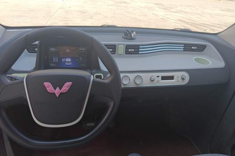 Used Wuling Hongguang MINIEV 2021 Macaron Premium Model – Lithium-NMC