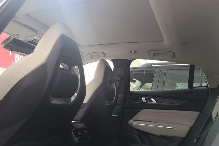 Used Lynk & Co 05 2020 2.0TD Two-Wheel Drive Shine Halo Headliner