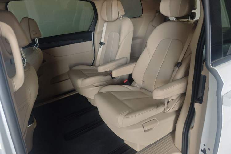 Used Buick GL8 New Energy 2025 Lushang First-Drive Edition 7-Seater Interior 1