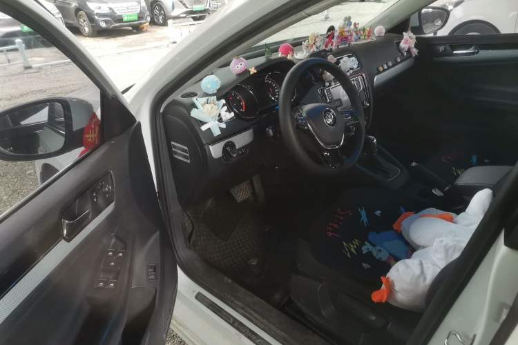 Used Volkswagen Sagitar 2015 1.6L Automatic Comfort Model Driver Seat