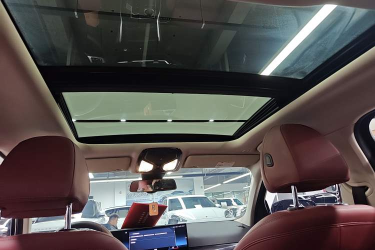 Used BMW 3 Series 2023 325Li M Sport Package Interior 4