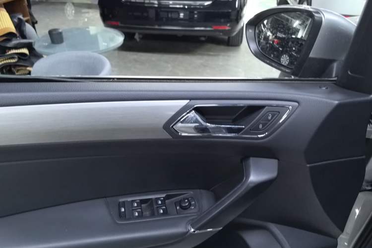 Used Volkswagen Touran 2018 Volkswagen Touran L 280TSI DSG Boundary Edition 7 Seats China VI Standard Interior 3