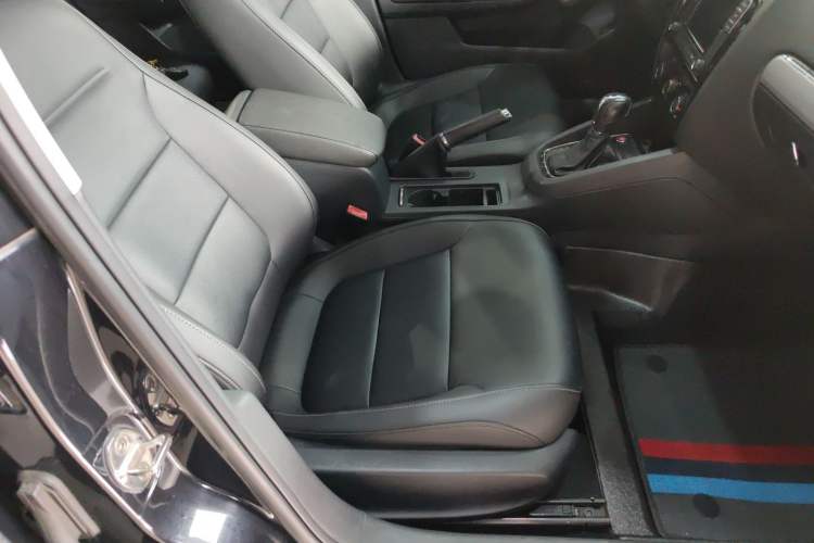 Used Volkswagen Sagitar 2018 1.6L Automatic Comfort Model Right Front Seat