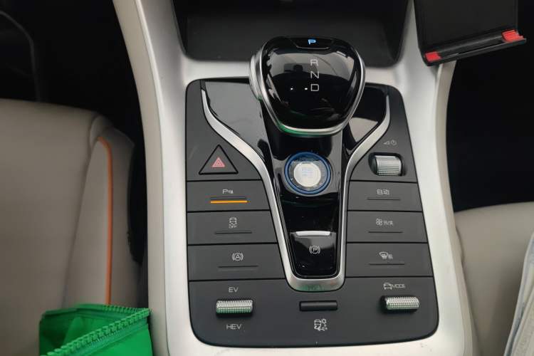 Used BYD Song Pro New Energy 2024 HONOR Edition DM-i 71KM Navigation Model
