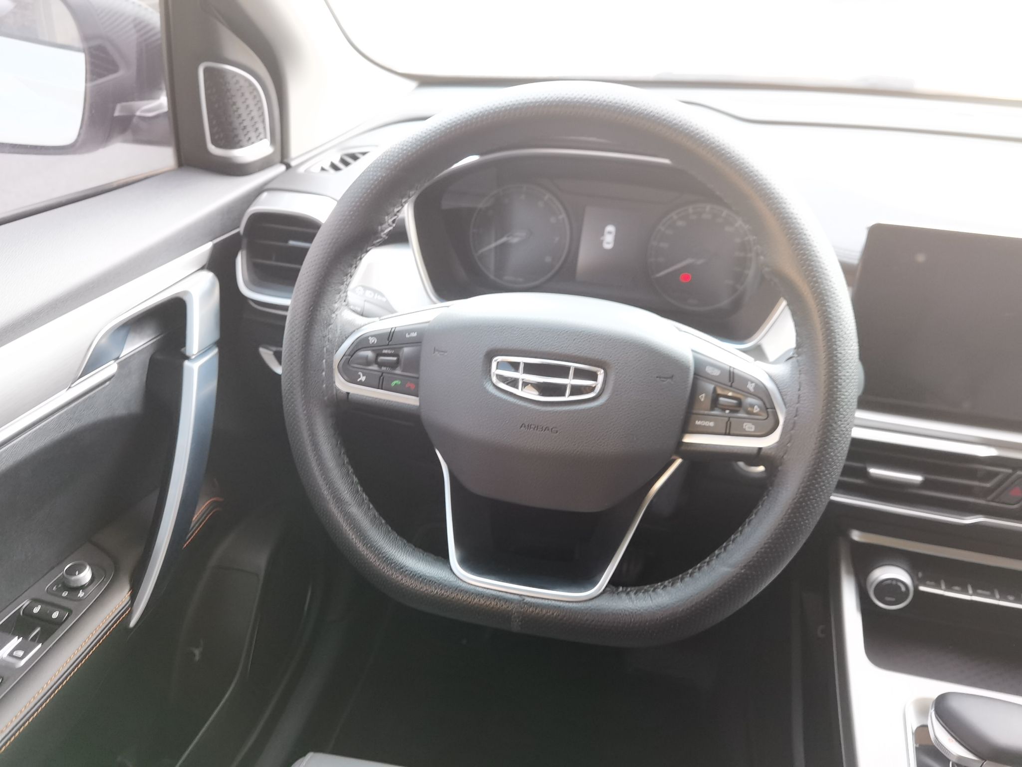 Geely Auto Coolray 2024 1.5T DCT Longteng Edition — снимка 17