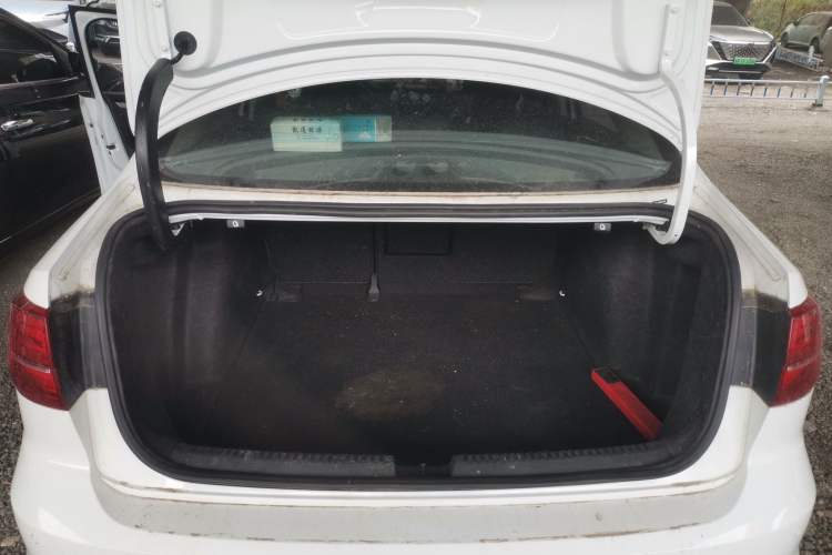 Used Volkswagen Sagitar 2015 1.6L Automatic Comfort Model Trunk