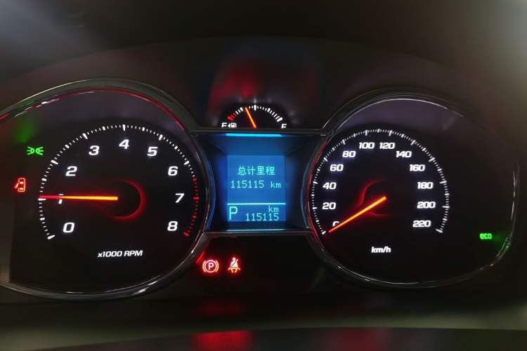 Used Chevrolet Captiva 2015 2.4L 4x4 Flagship Edition 7-Seater Odometer Close Up