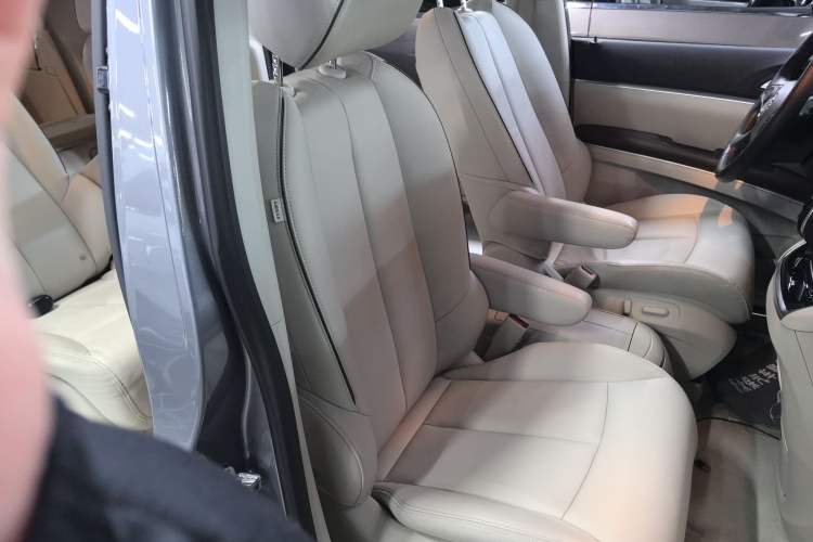 Used Buick GL8 2021 Land Cruiser Executive 652T Premium Model Right Front Seat