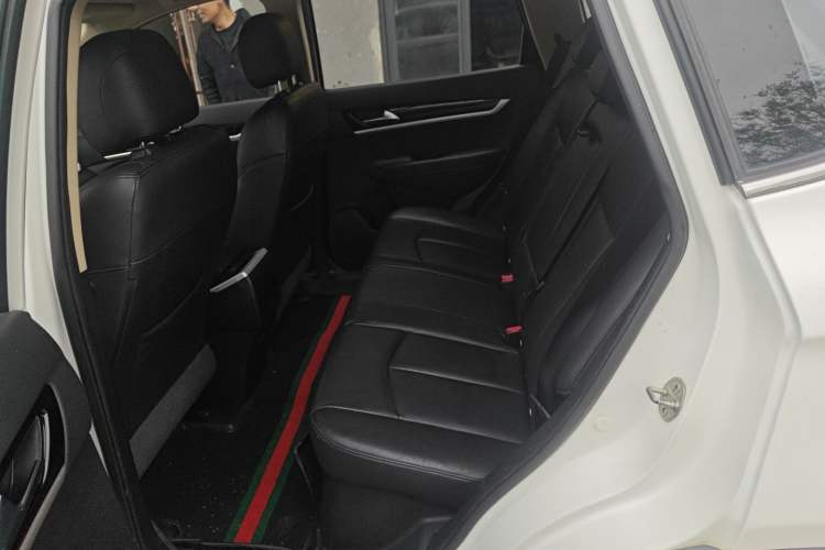 Used Dongfeng Aeolus AX7 2015 2.0L Automatic Zhiyi Trim Interior 2