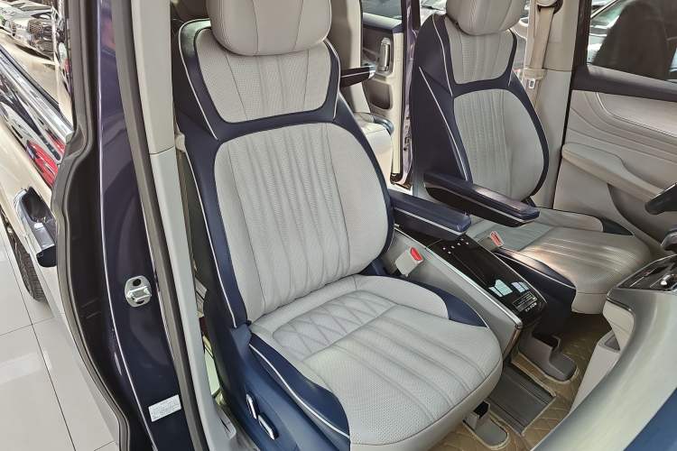 Used Roewe iMAX8 2021 400TGI Supreme Series Ultimate Edition
