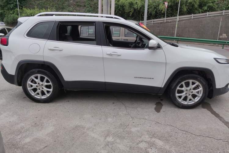 Used Jeep Cherokee 2016 2.4L Leading Edition
