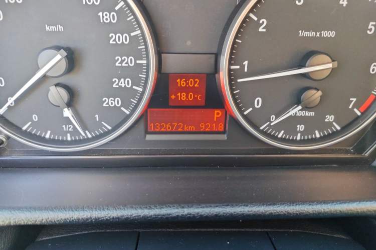 Used BMW X1 2013 sDrive18i Leading Model Odometer Close Up