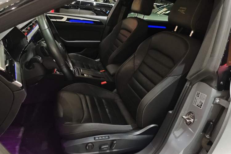 Used Volkswagen FAW-Volkswagen CC 2023 380TSI Striking Edition Interior 3