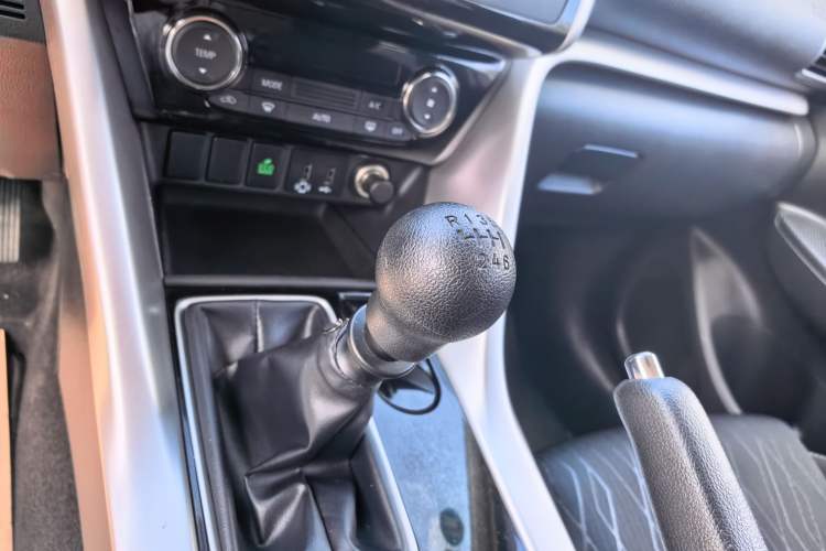 Used Mitsubishi Eclipse Cross 2018 1.5T Manual Two-Wheel Drive Youth Edition
