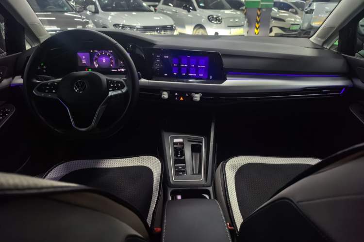 Used Volkswagen Golf 2021 280TSI DSG Pro Center Console