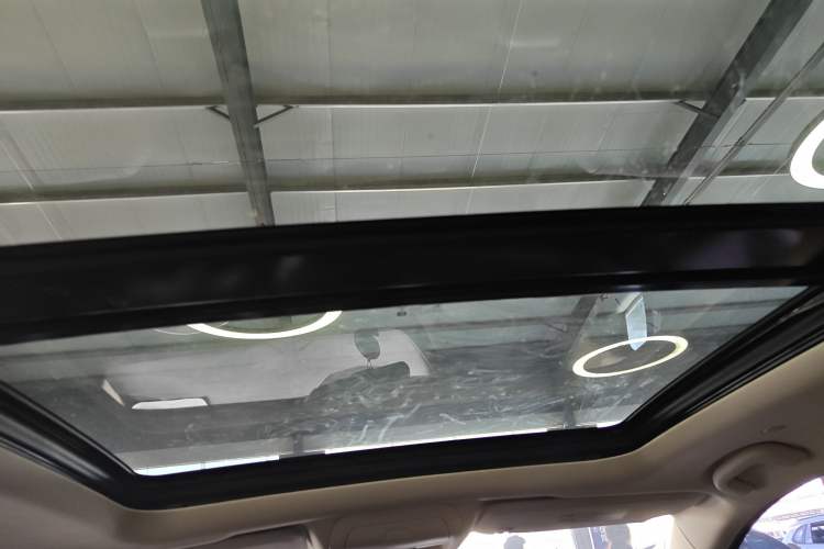 Used Cadillac XT5 2018 25T Luxury Model Interior 2