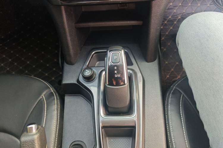 Used JMC Yuhu 7 2020 2.0T Diesel Automatic 2WD Comfort Plus Long Wheelbase China VI Emission Standard JX4D20A6L