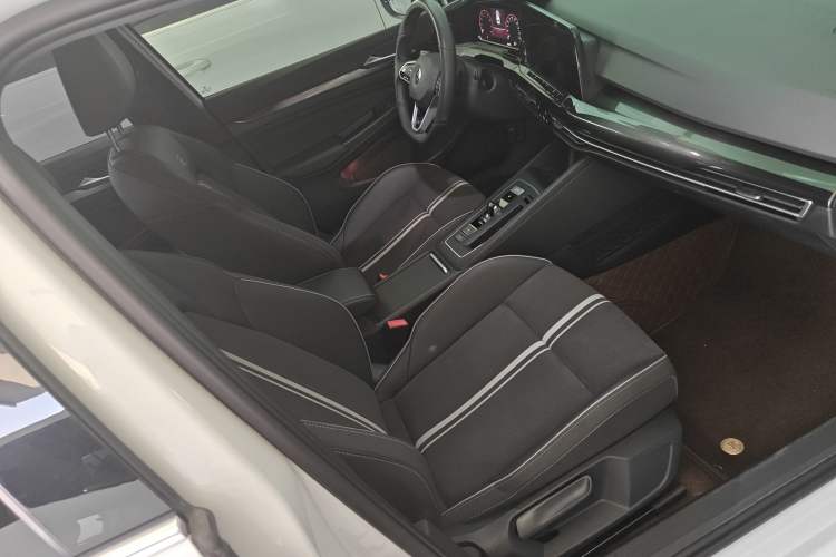 Used Volkswagen Golf 2023 Facelift 280TSI DSG R-Line Lite Interior 5