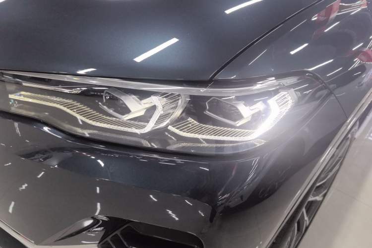 Used BMW X7 2019 xDrive40i Luxury Package with Leading Features
