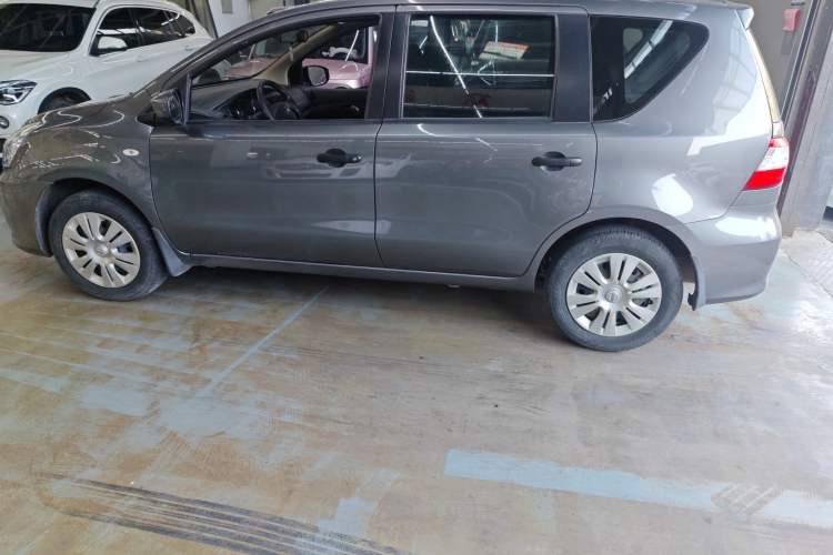 Used Nissan Livina 2015 1.6XE Manual Comfort Edition Exterior 5