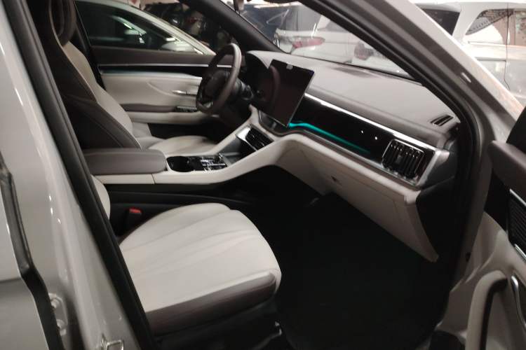 Used BYD Song PLUS New Energy 2025 EV Intelligent Driving Version 520km Premium Model Right Front Seat