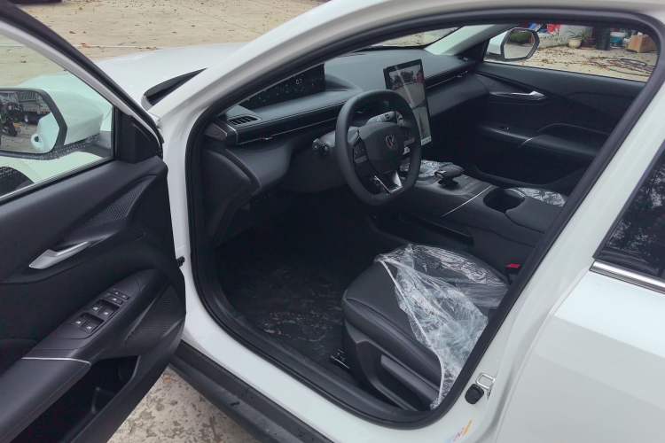 Used CHANGAN Eado 2025 Blue Whale 1.5T 500Bar Prestige Model
