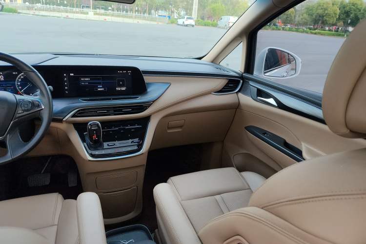 Used Buick GL8 2021 ES Landtrek 653T Luxury Model