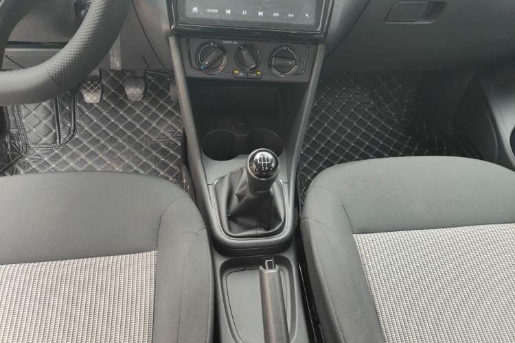 Used Volkswagen Polo 2016 1.4L Manual Fashion Model