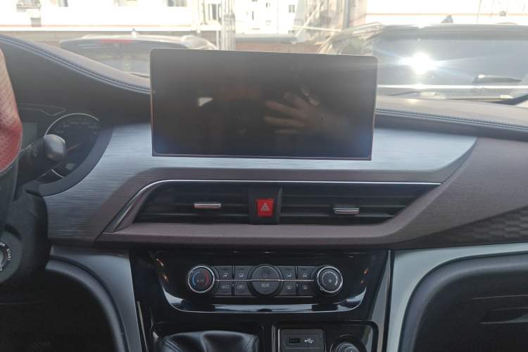 Used JAC Refine M3 2022 1.5T 7-Seater Standard Edition Audio And AC Panel