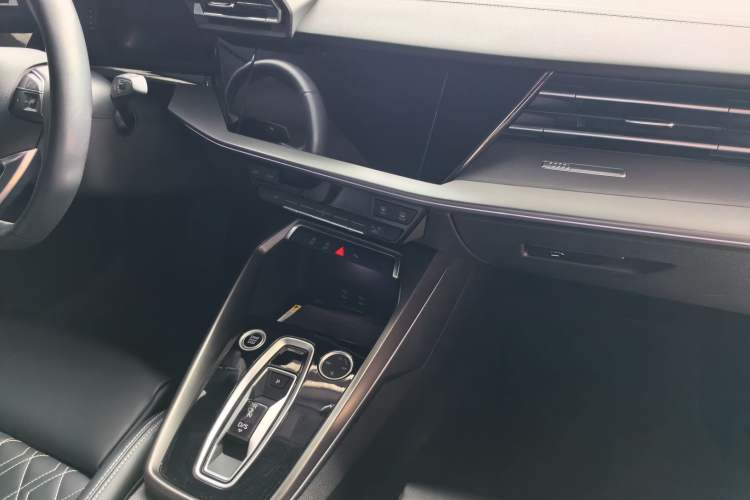 Used Audi A3 2025 A3L Limousine 35TFSI Prestige Edition Audio And AC Panel