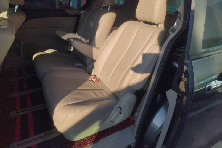 Used Mazda Mazda 8 2011 2.3L Ultimate Edition