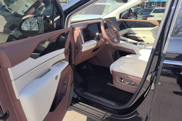 Used BYD Xia 2025 DM-i 1.5T 100km Supreme Edition
