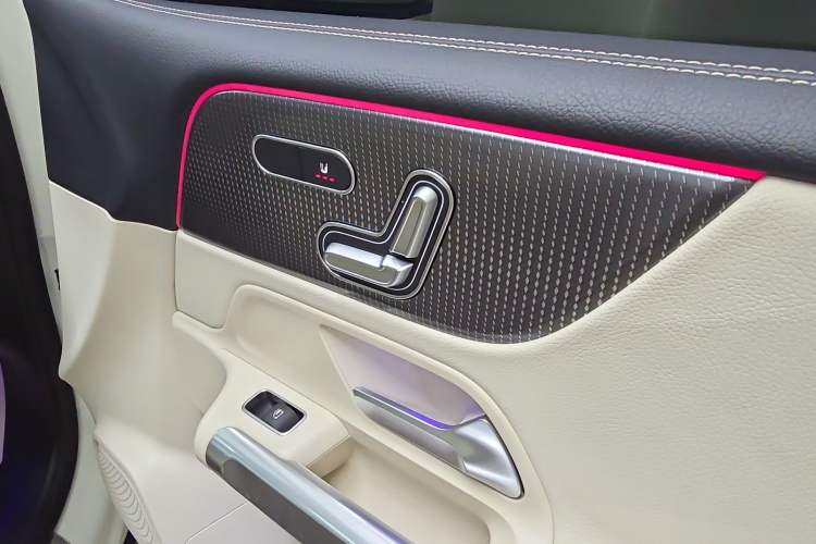 Used Mercedes-Benz EQB 2022 EQB 260 Interior 6