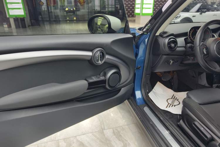 Used MINI MINI 2022 1.5T COOPER Artist